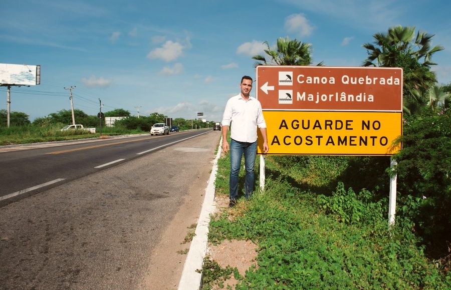 Guilherme Bismarck no acesso a Canoa Quebrada, em Aracati